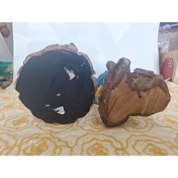 Tropical Parrot Figurine Pair – Macaw on Stump & Parrot on Palm Tree Resin Décor - Picture 7 of 7